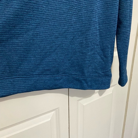 Under Armour Men’s Blue Stripped Long Sleeve Fleece Pullover - Picture 3 of 6